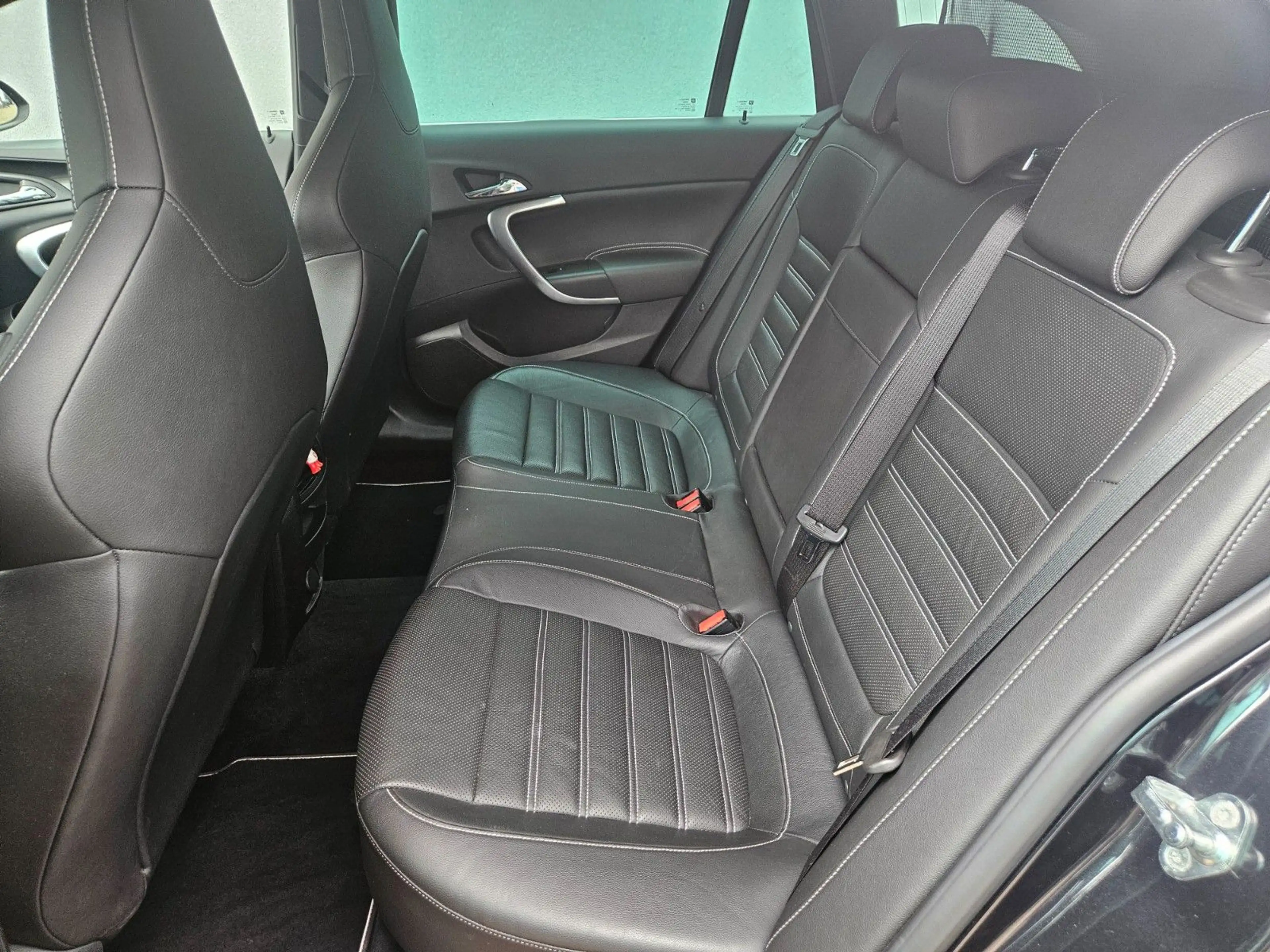Opel Insignia A Sports Tourer OPC 4x4 — photo 18