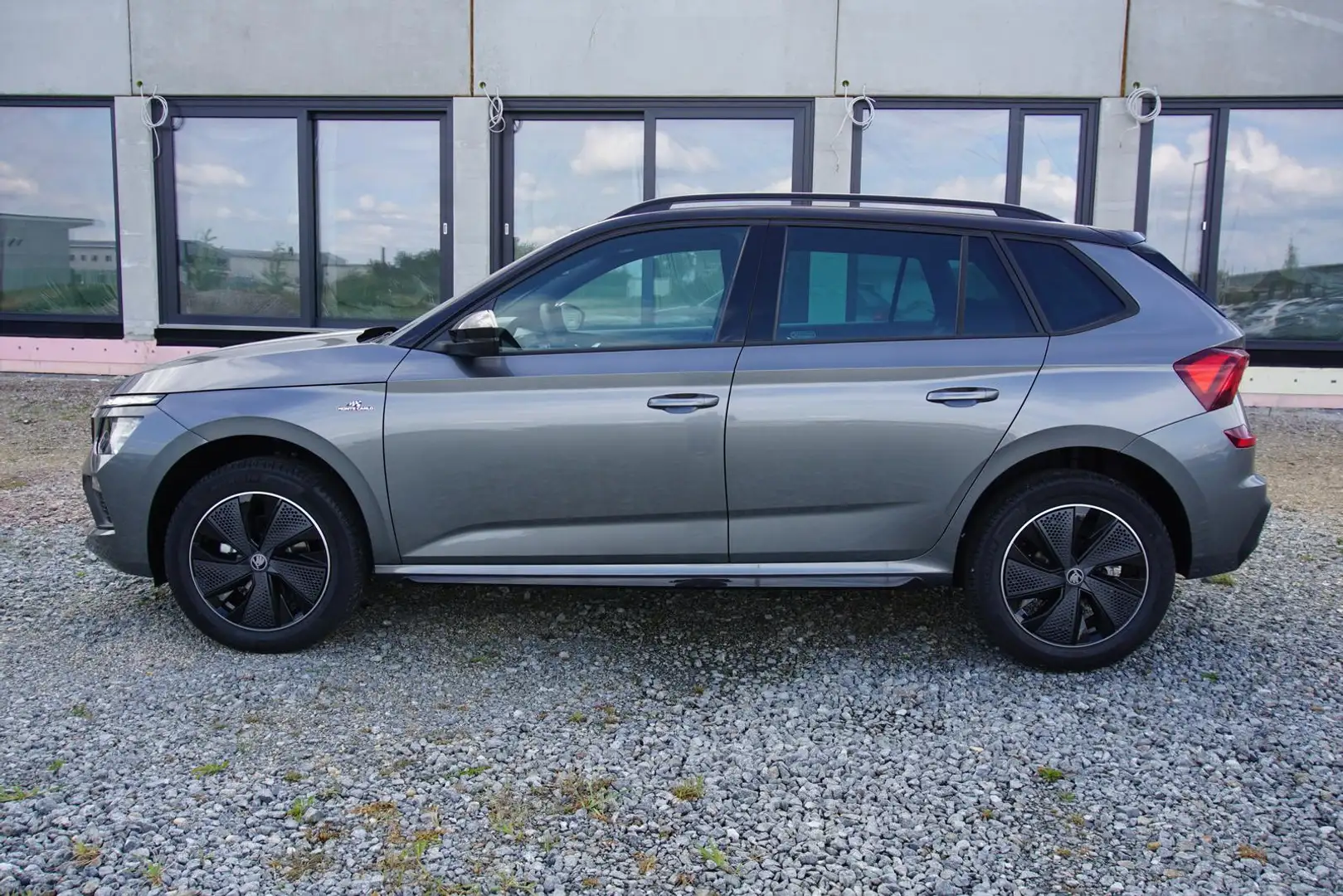 Skoda Kamiq 1.0TSI Monte Carlo DSG Navi/MirrorLi Matrix Gris - 2