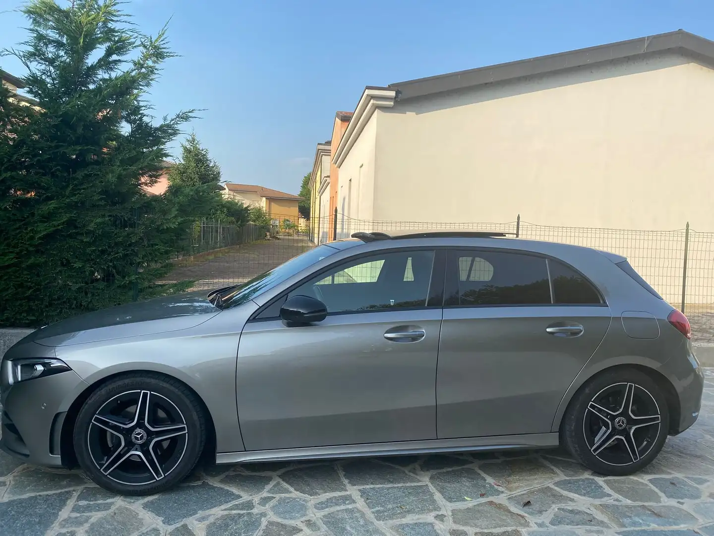Mercedes-Benz A 160 D Premium Beige - 1