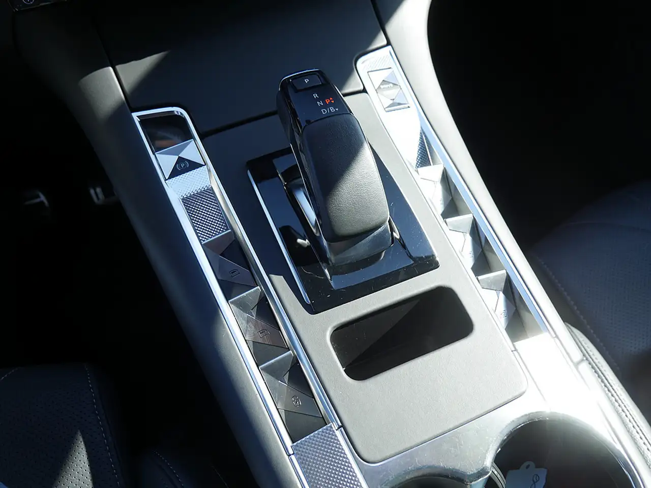 DS 7 Ligne Noire E-Tense 4x4 PANO, миниатюра 10