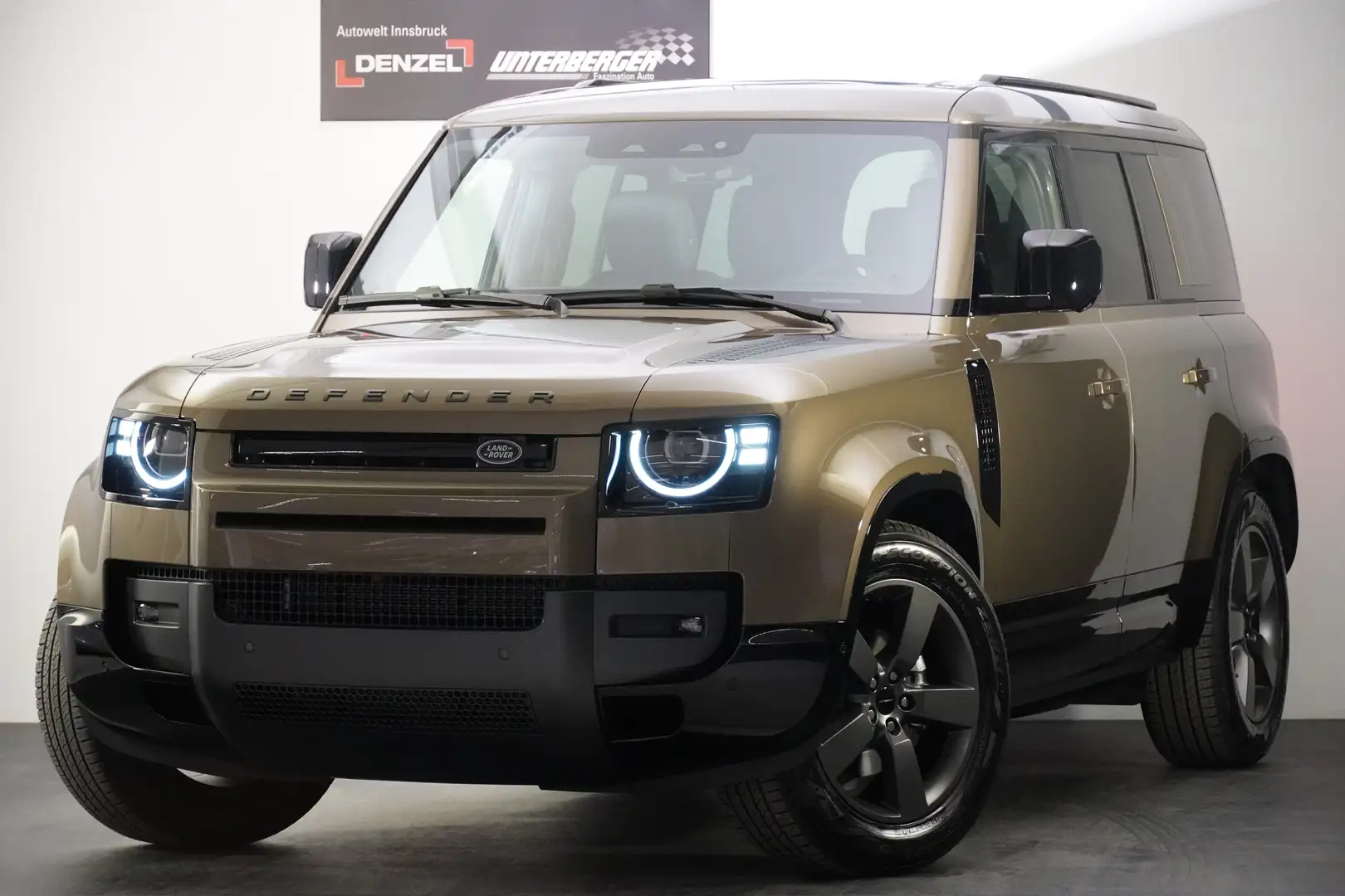 Land Rover Defender 2.0 PHEV X-Dynamic HSE - 1