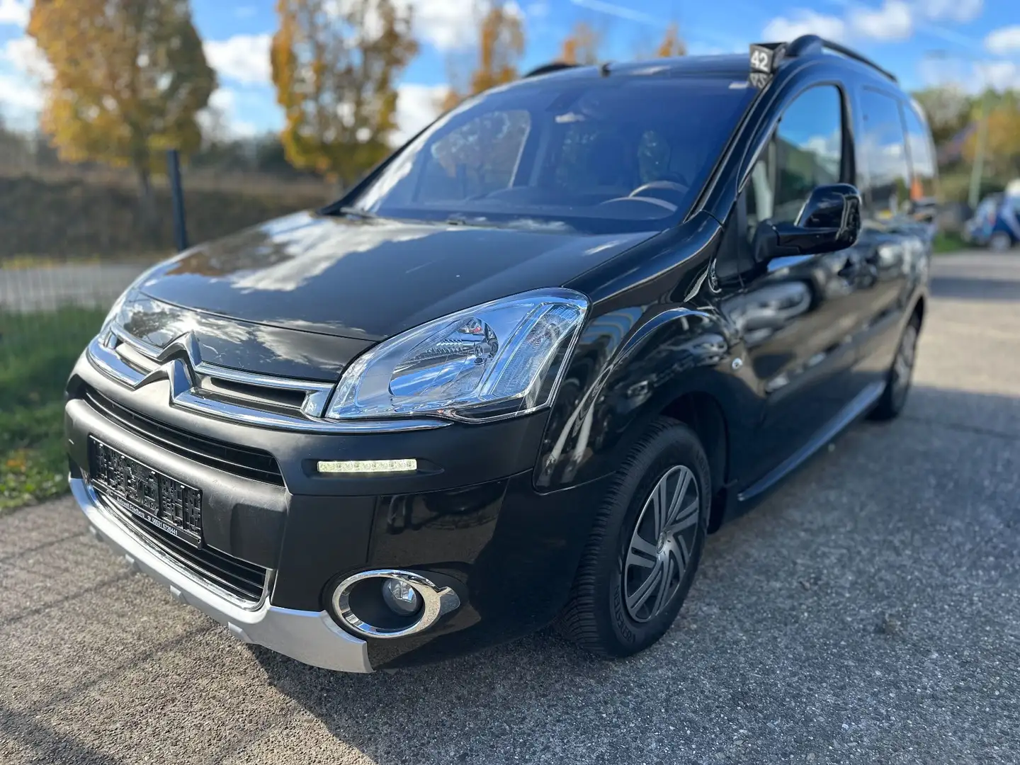 Citroen Berlingo HDi 115 FAP XTR AHK * 2 HAND * PDC Schwarz - 1