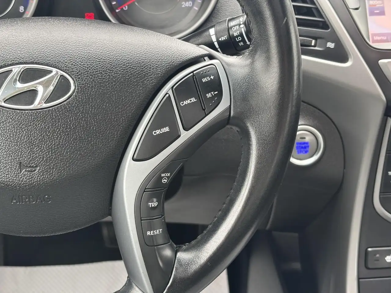 Hyundai ELANTRA снимка Hyundai ELANTRA