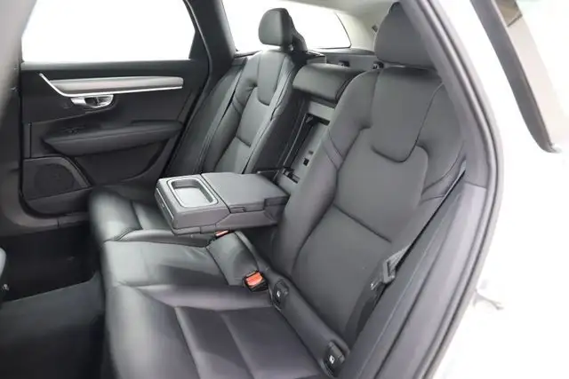 Volvo V90 view 11