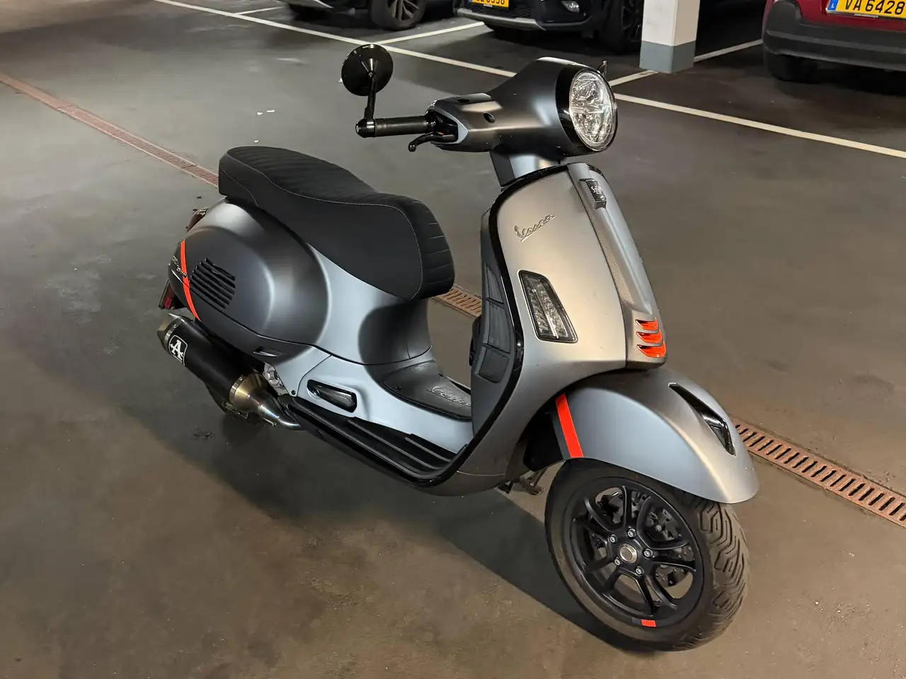 Vespa GTS Super Sport