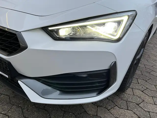 Cupra Leon view 3
