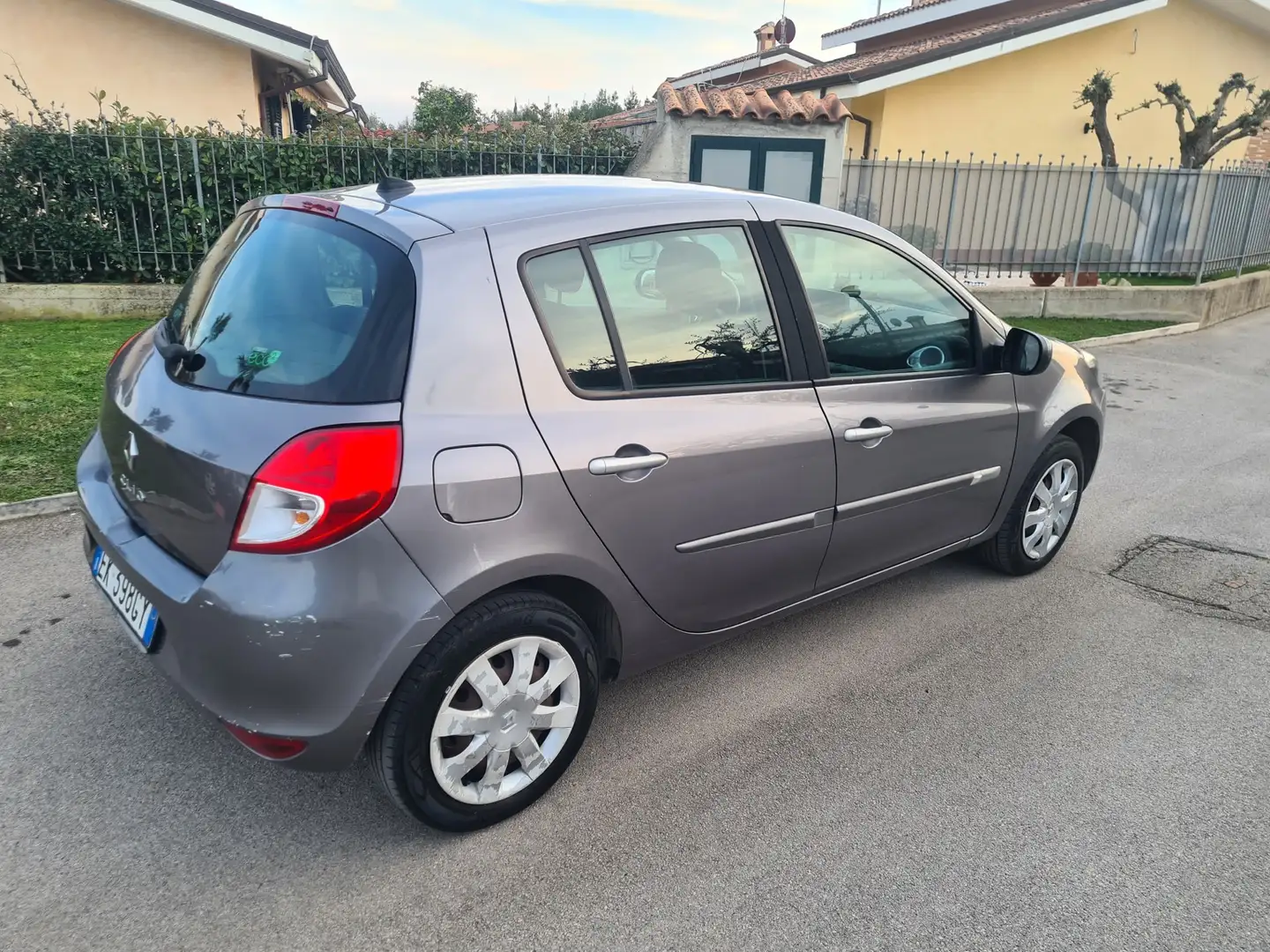 Renault Clio 5p 1.2 16v Confort Gpl Grigio - 2