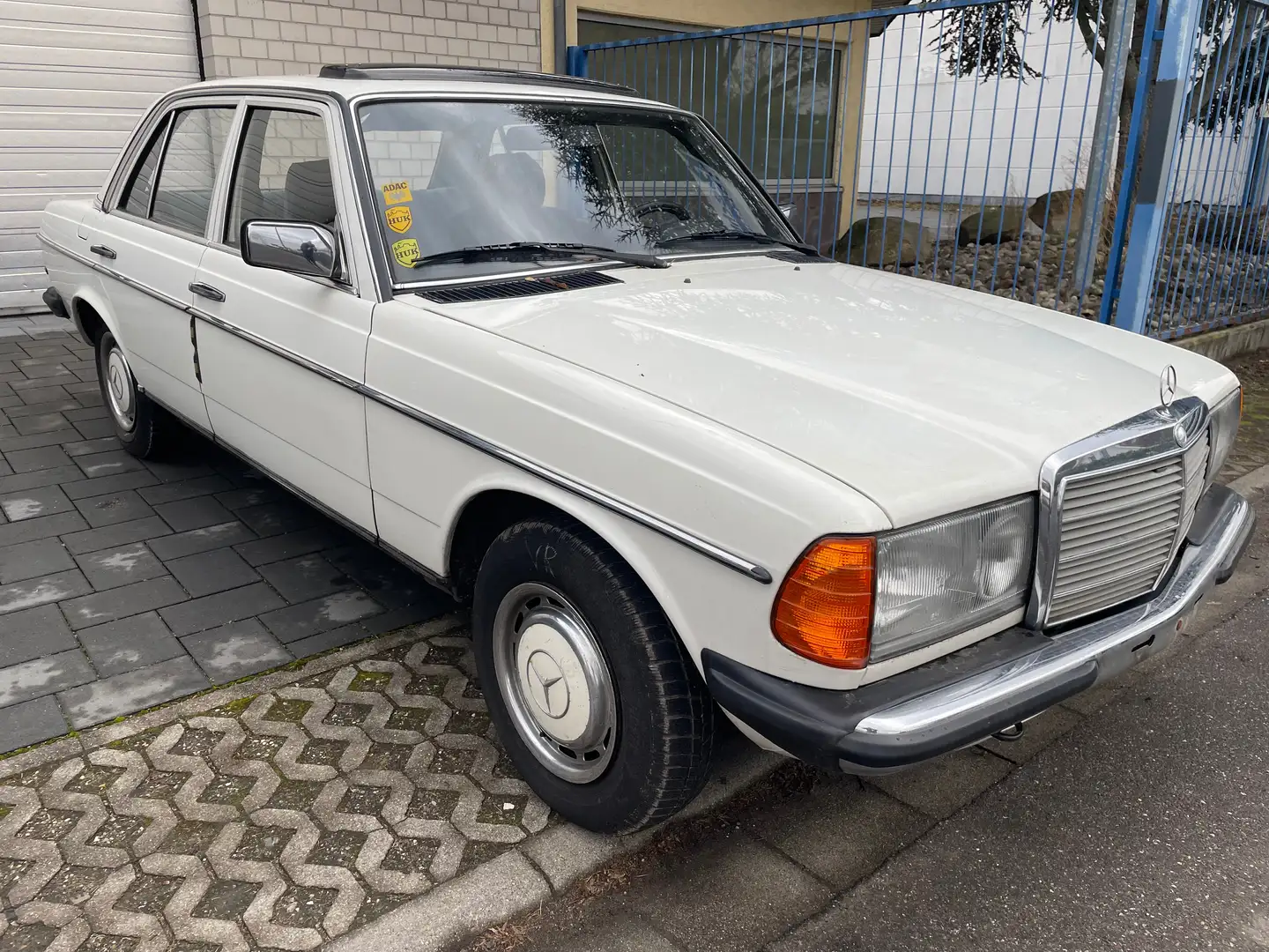 Mercedes-Benz Baureihe 123 Baureihe 123 200 Weiß - 2