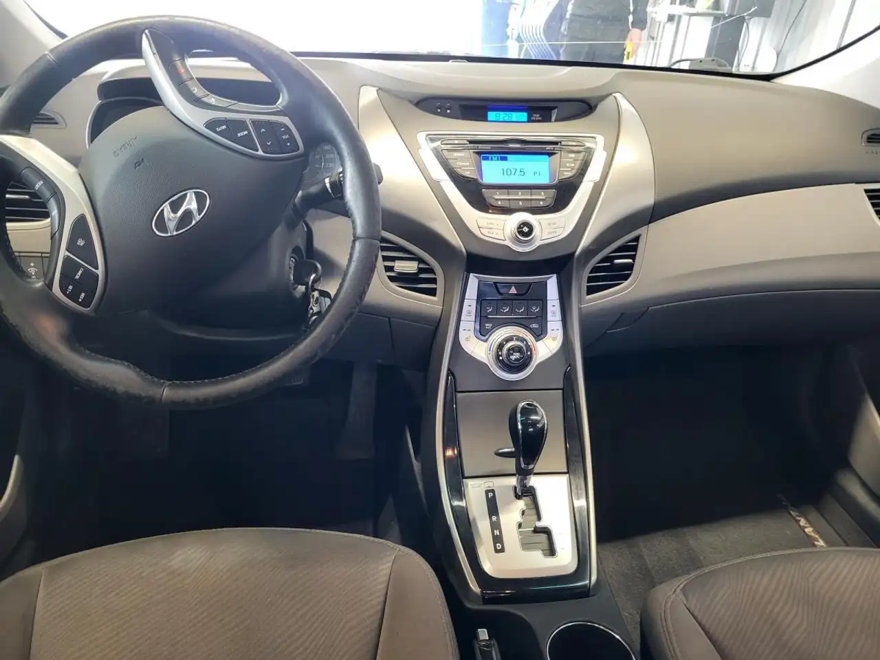 Hyundai ELANTRA снимка Hyundai ELANTRA