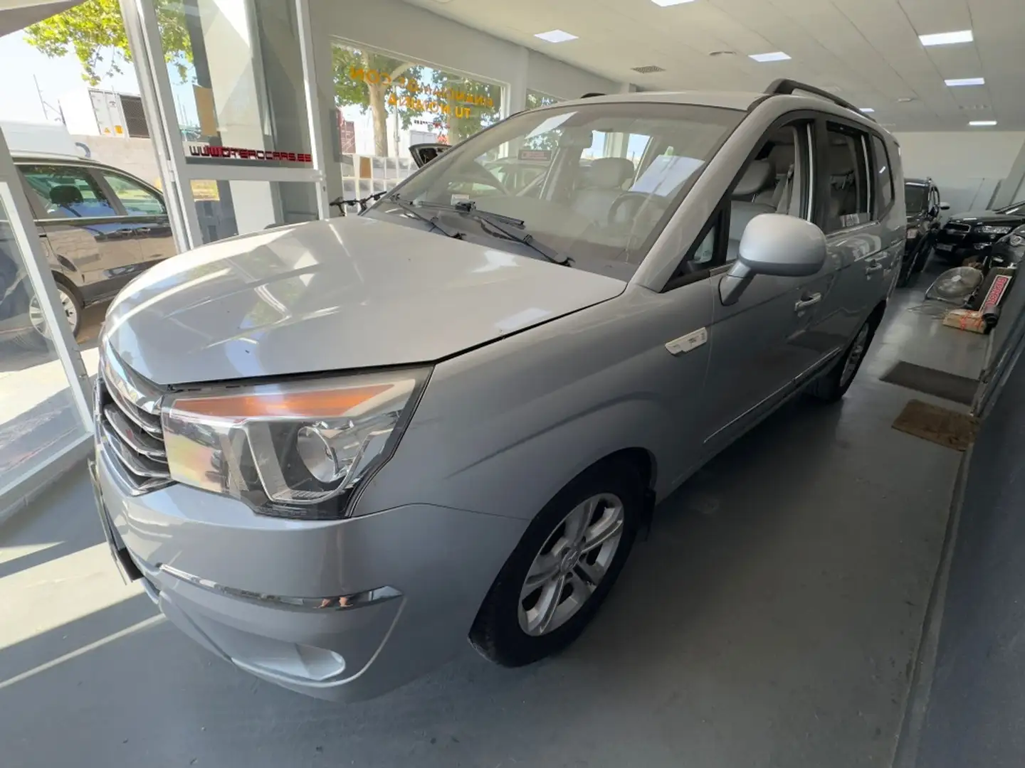 SsangYong Rodius D22T Limited Aut. AWD Plateado - 1