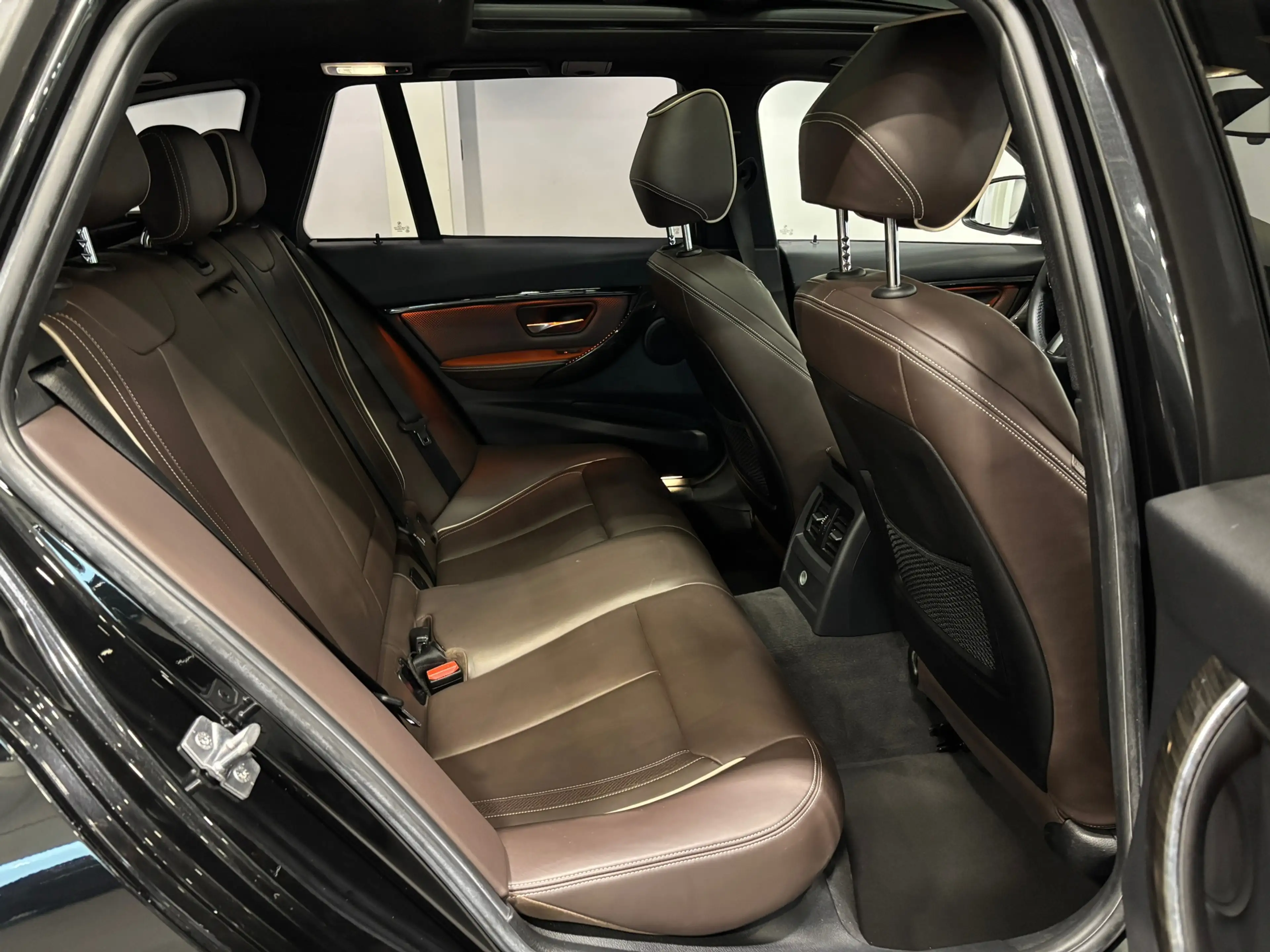 BMW 335 3-serie Touring 335i xDrive High Executive M-pakke — photo 10