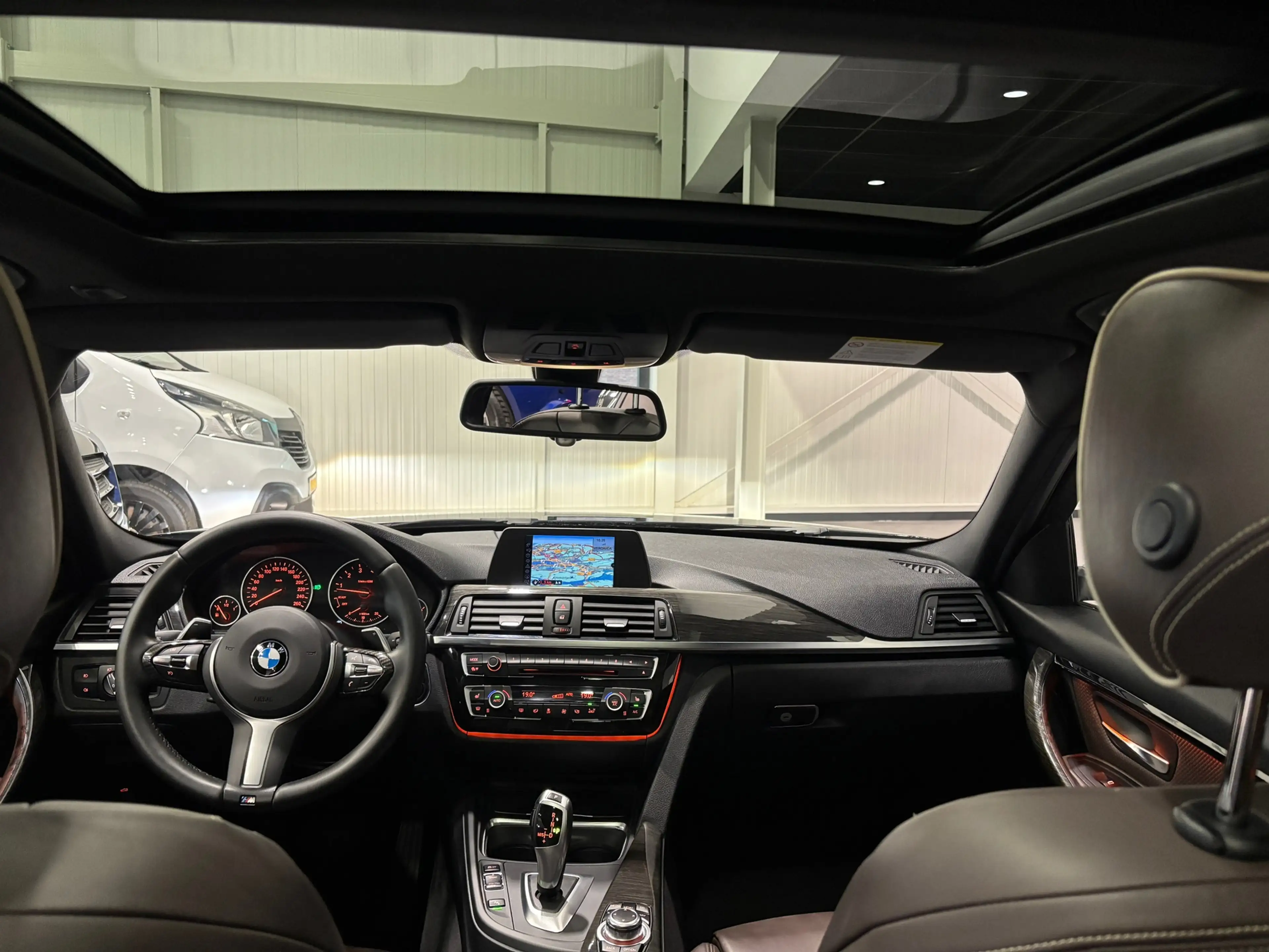 BMW 335 3-serie Touring 335i xDrive High Executive M-pakke — photo 12