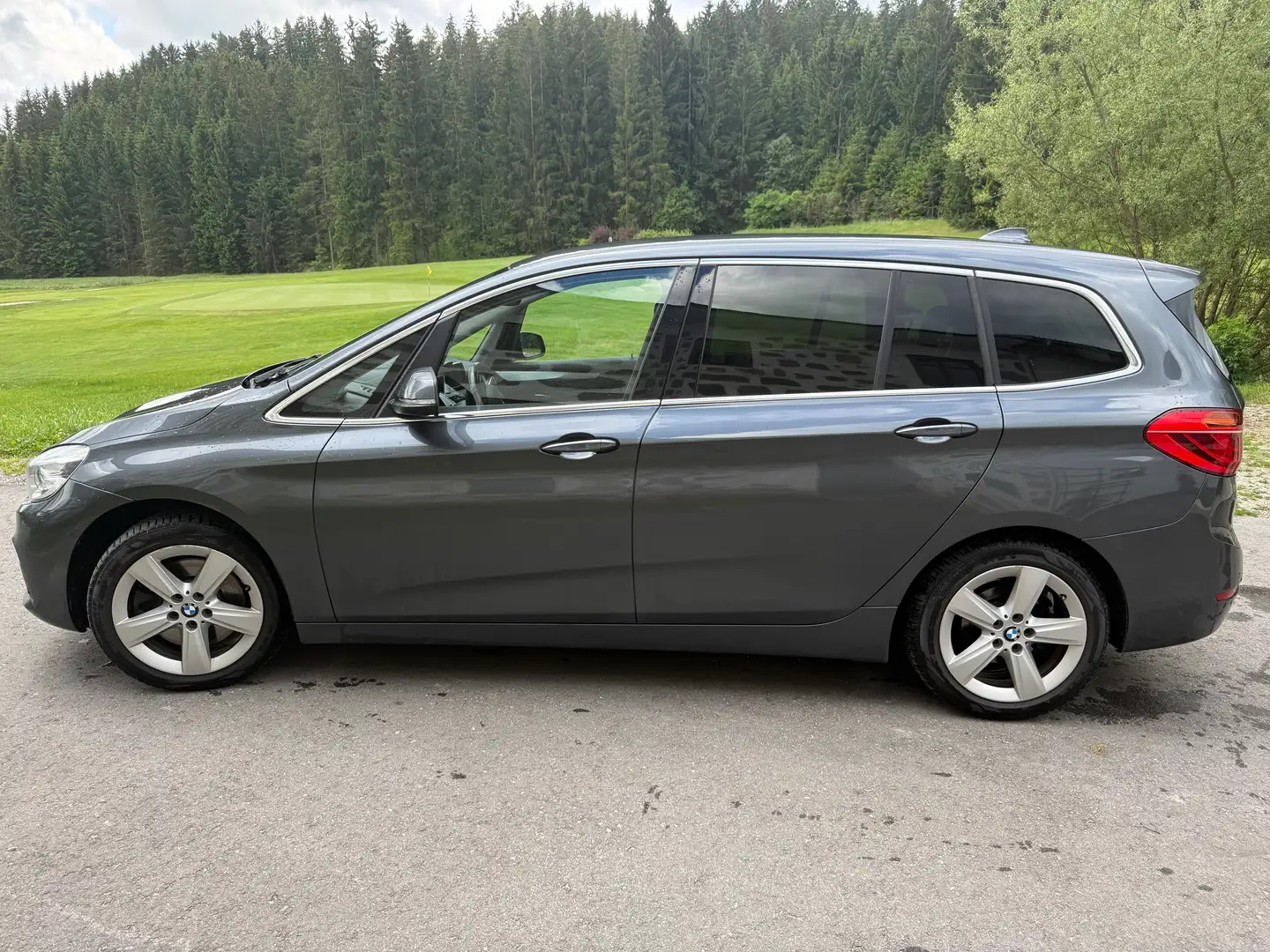 BMW 220 220d xDrive Gran Tourer Aut. Grau - 1