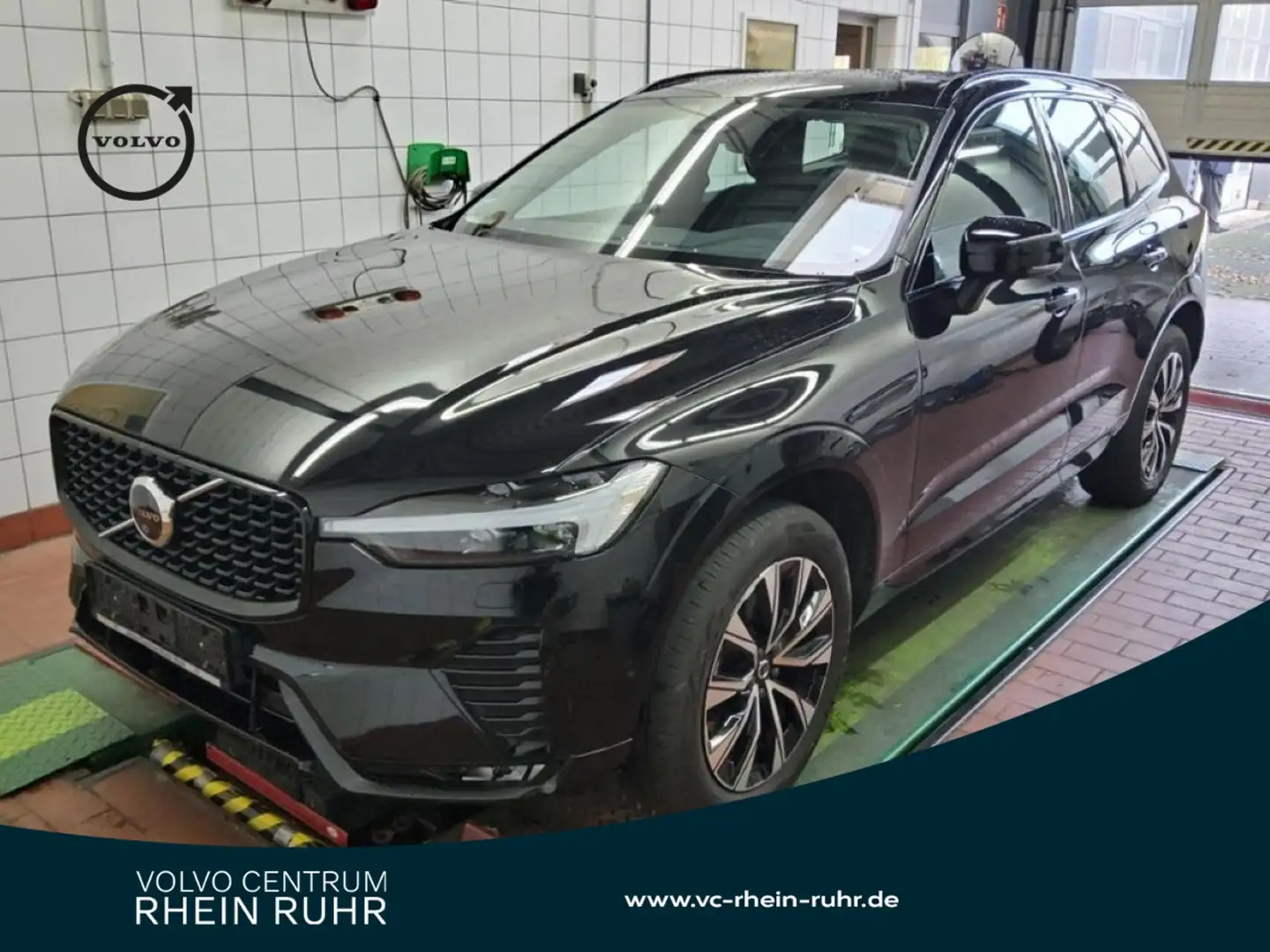 Volvo XC60 B4 PLUS DARK FAP+LICHTPAK+PANO+360°+MEMORY Schwarz - 1
