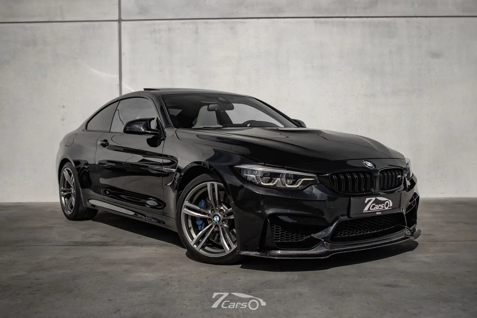 BMW M4 Coupé DKG Sunroof Head up Full Carbon Nieuwstaat Zwart - 1