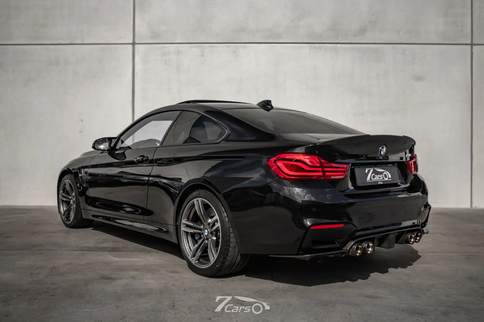 BMW M4 Coupé DKG Sunroof Head up Full Carbon Nieuwstaat Zwart - 2