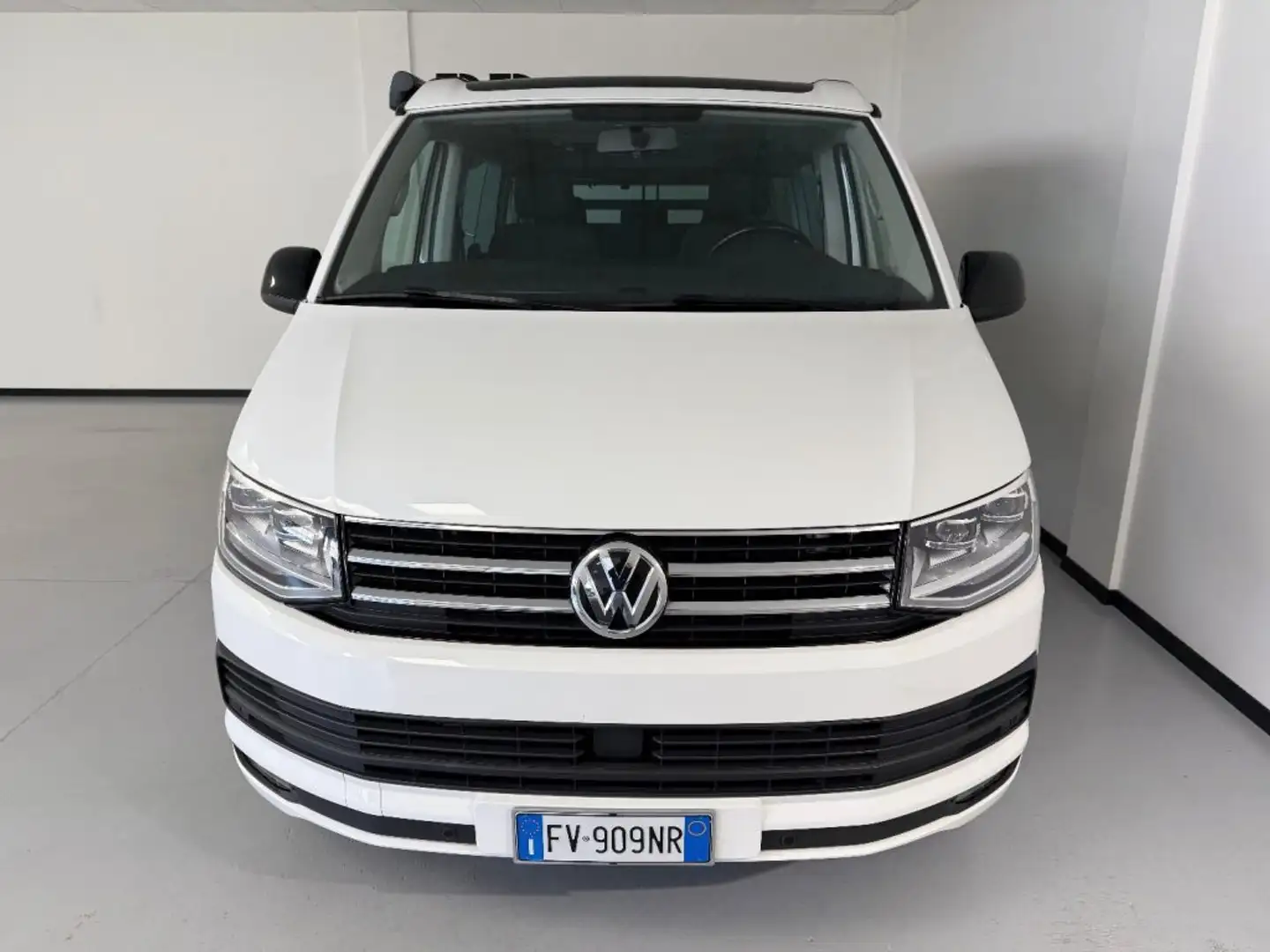 Volkswagen T6 California 2.0 TDI 150CV Beach Edition Bianco - 2