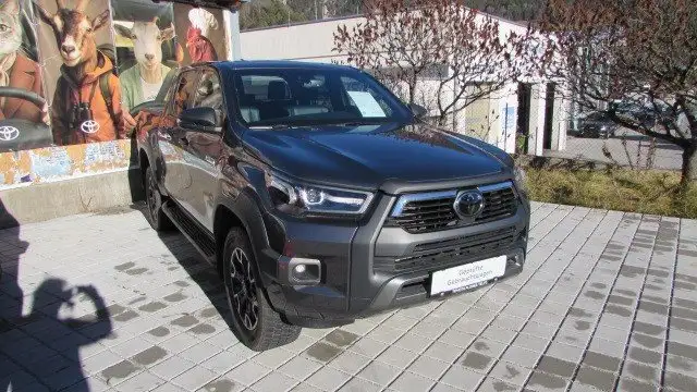 Toyota Hilux 2,8 Double Cab Invincible 4x4 Aut.