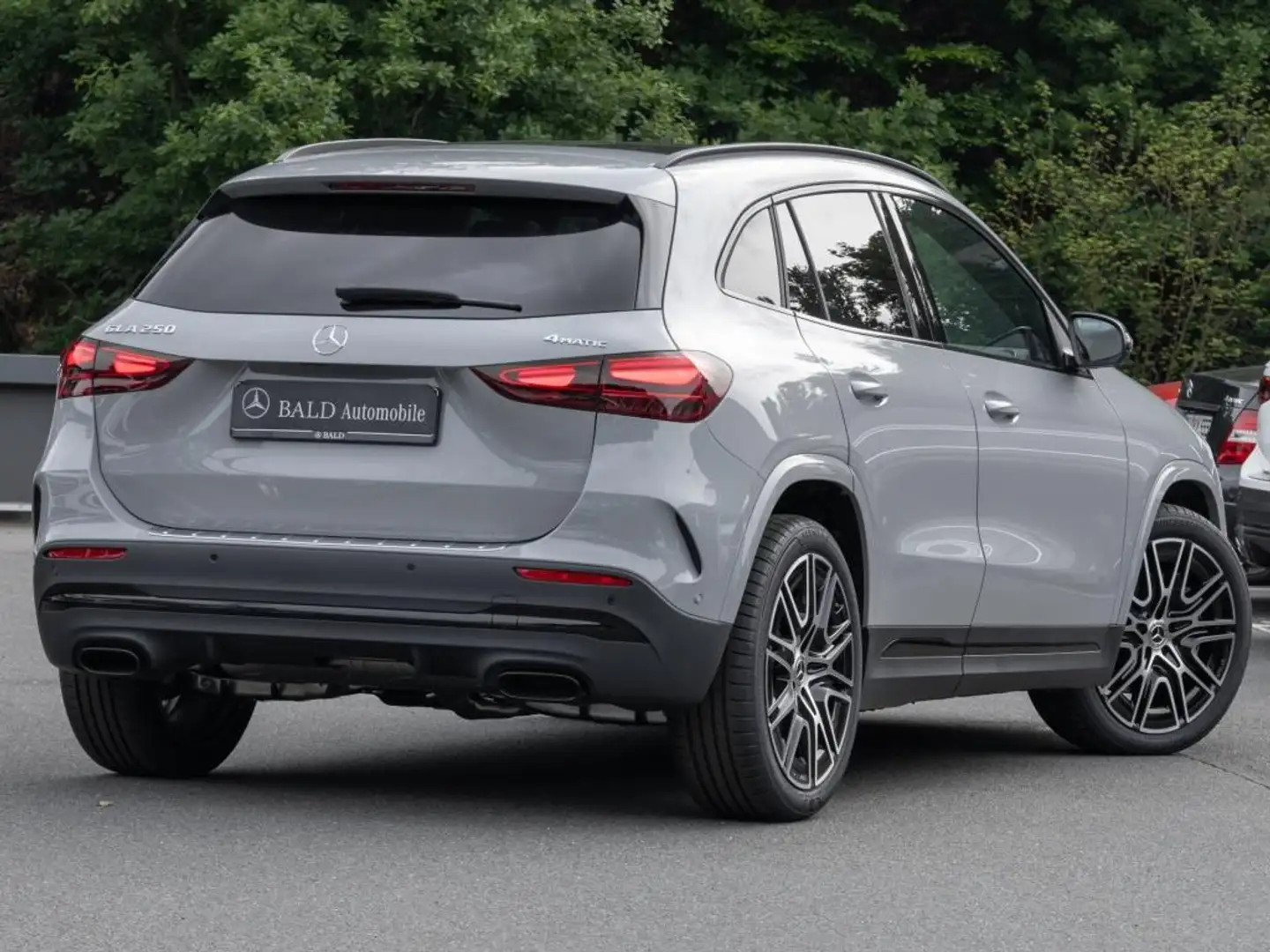 Mercedes-Benz GLA 250 4MATIC +AMG+MBUX+Wide+Pano+AHK+Night+Cam Grau - 2