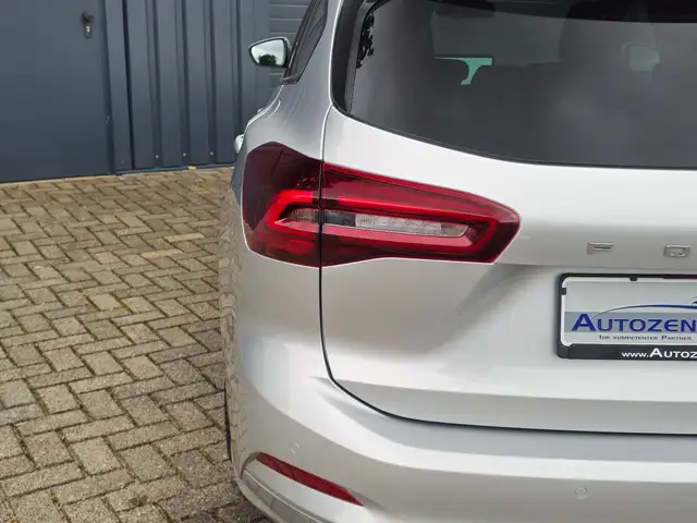 Ford Focus view 14