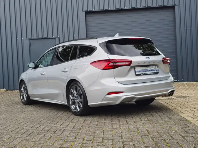 Ford Focus view 5