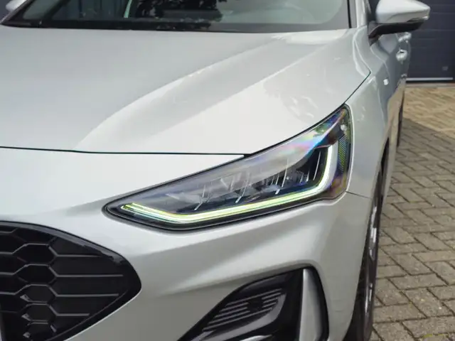 Ford Focus view 12