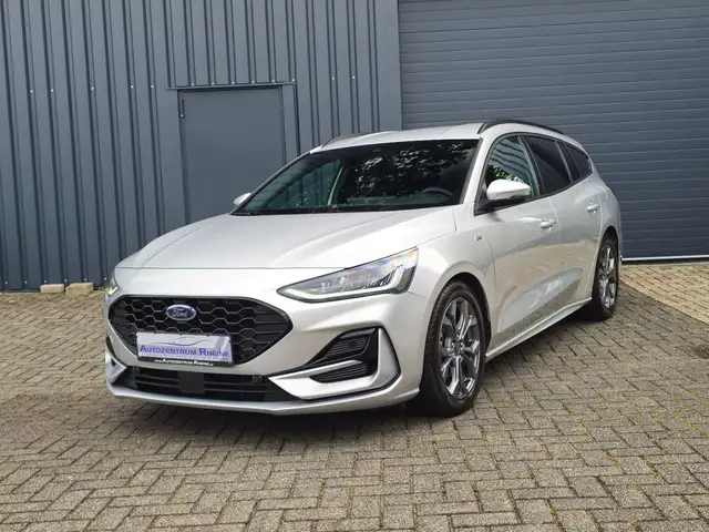 Ford Focus view 3