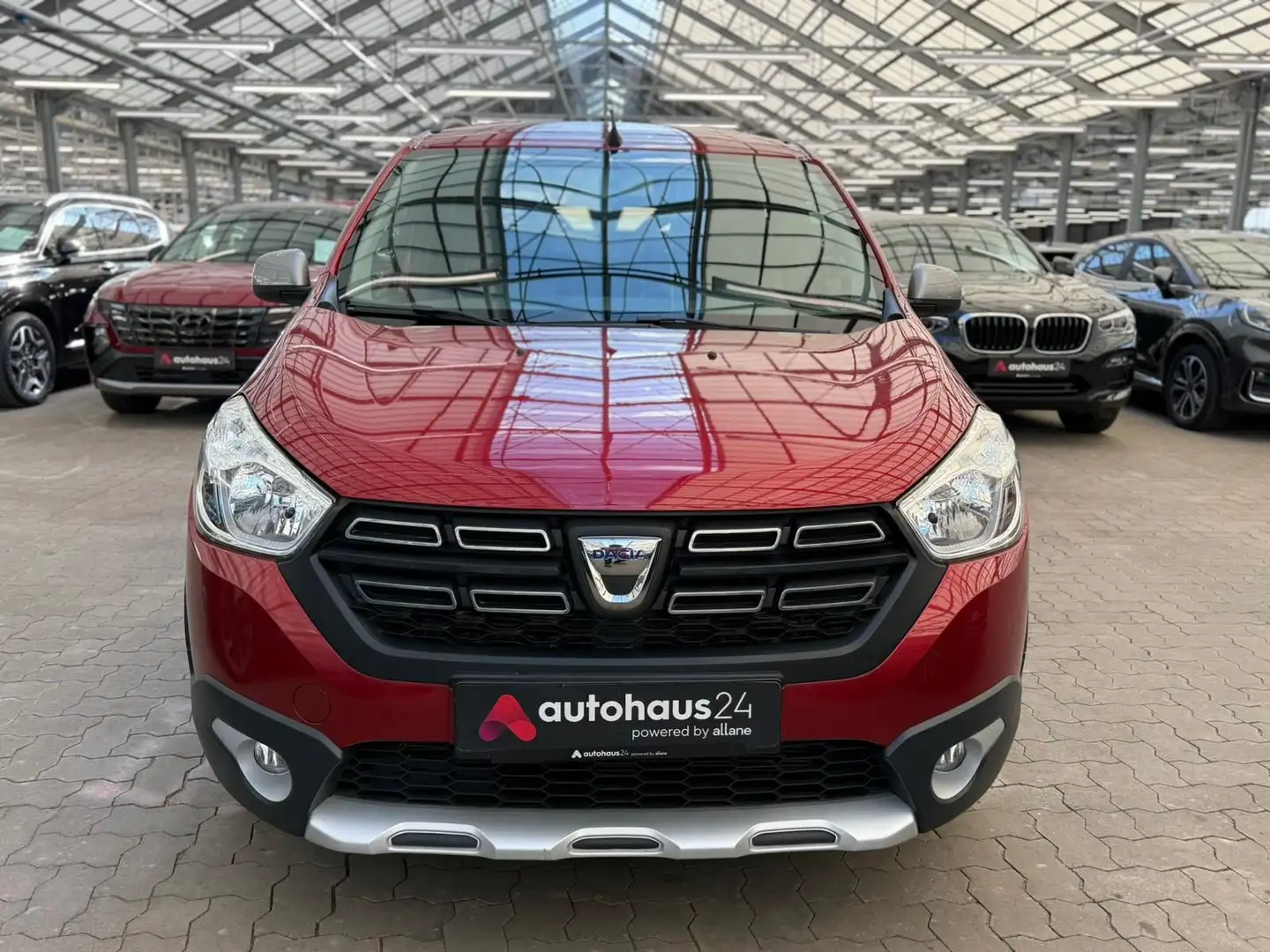 Dacia Lodgy 1.5 dCi Stepway + Navi|ParkPilot|Sitzheiz Rot - 2