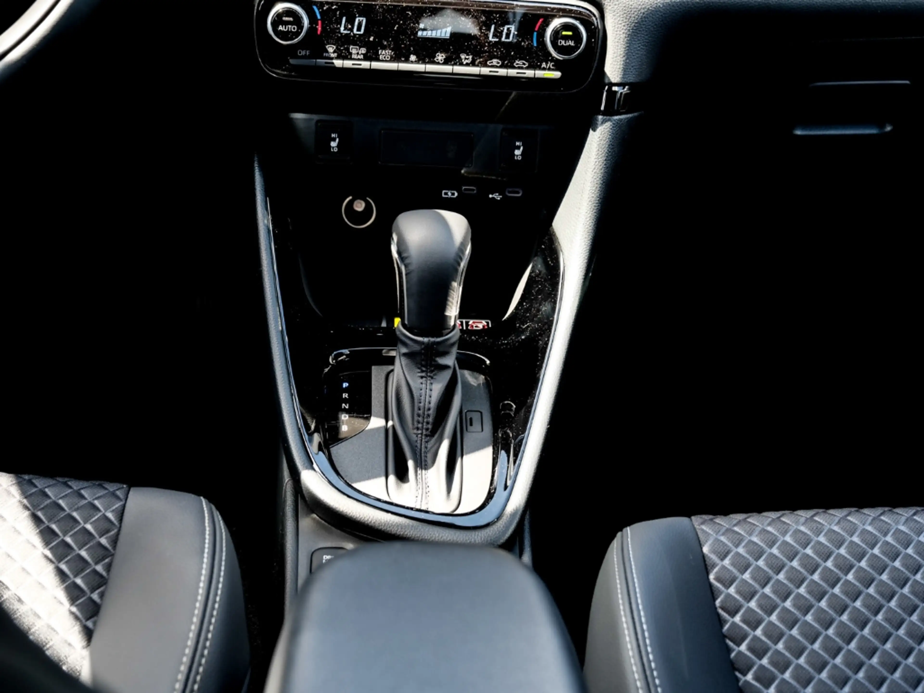 Mazda 2 Homura 1.5L VVT-i 116 PS CVT FWD LEDER — photo 11