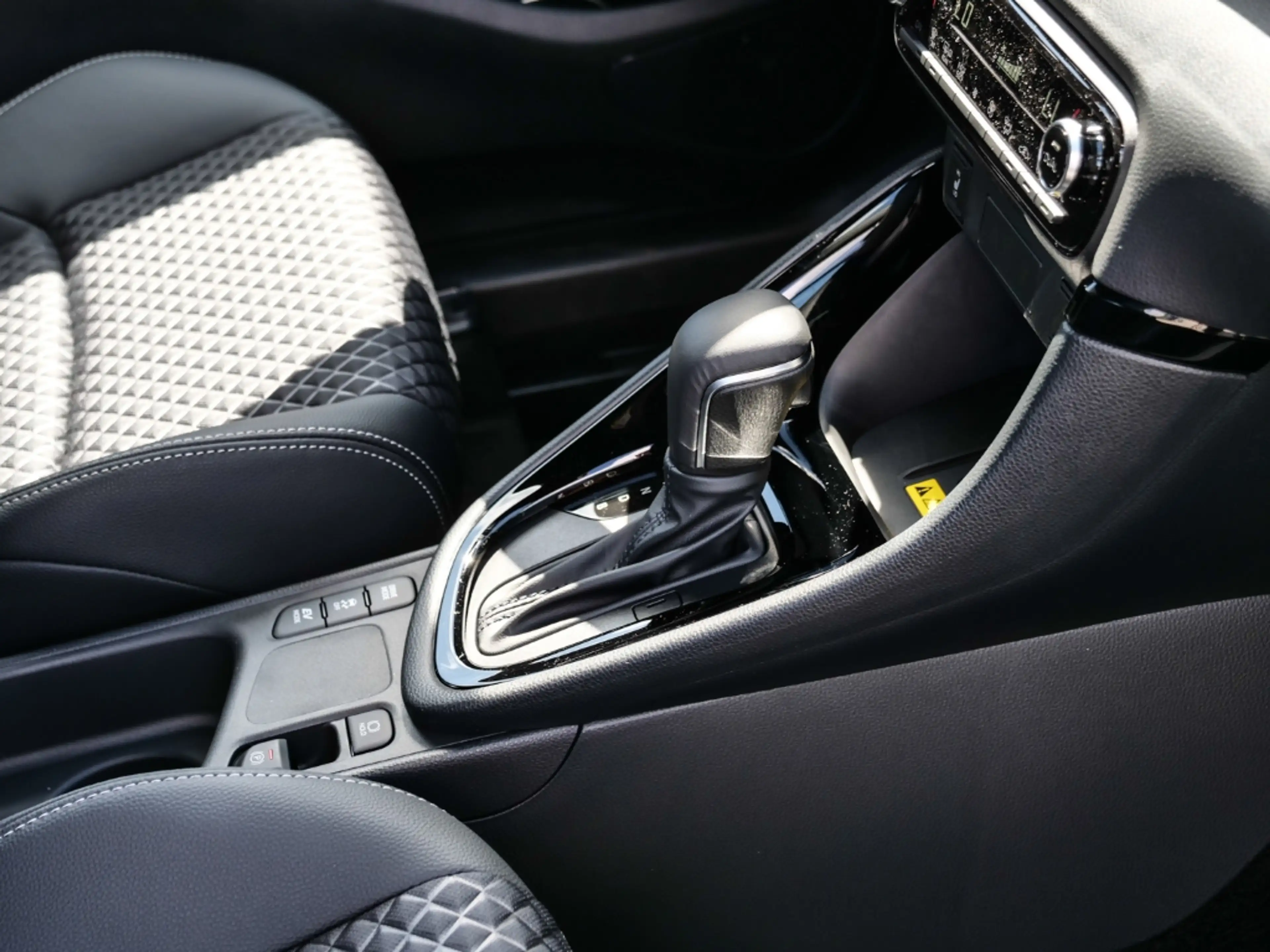 Mazda 2 Homura 1.5L VVT-i 116 PS CVT FWD LEDER — photo 15