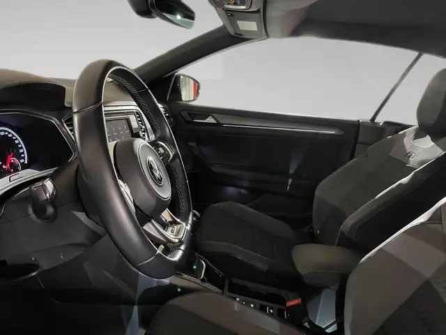 Volkswagen T-Roc view 4