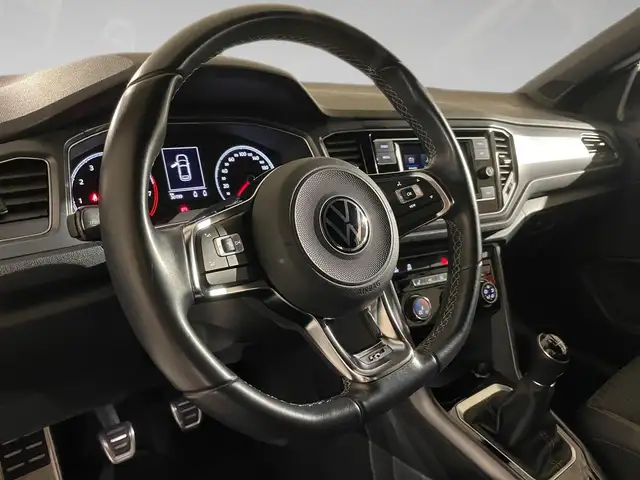 Volkswagen T-Roc view 8