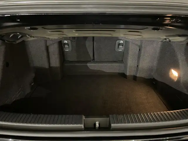 Volkswagen T-Roc view 12