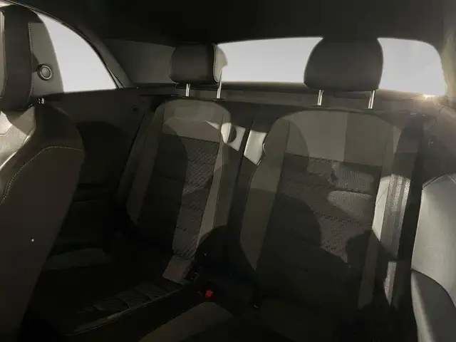 Volkswagen T-Roc view 11