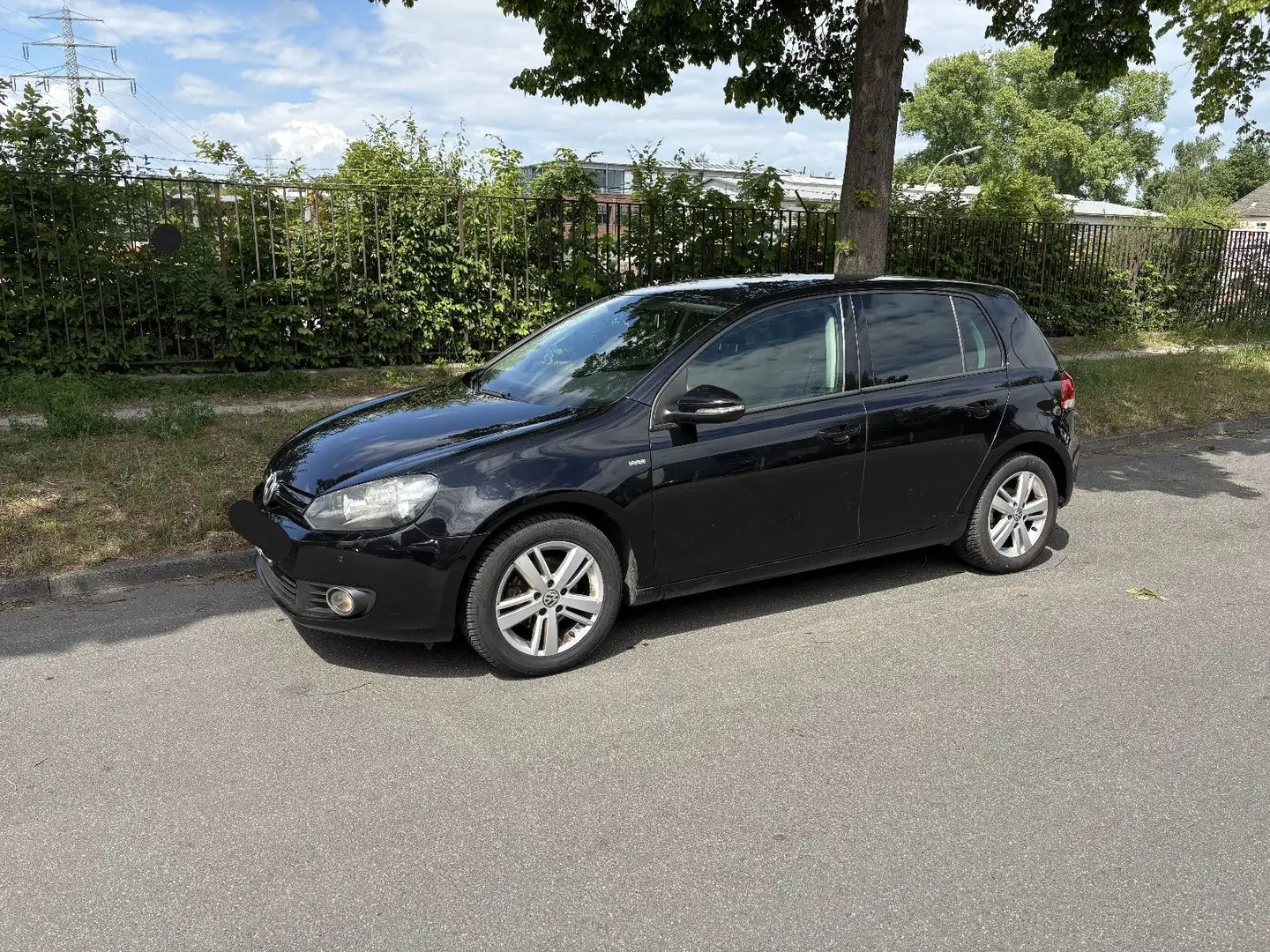 Volkswagen Golf VI Match AUTOMATIK ALU PDC KLIMAAUTOMATIK crna - 2