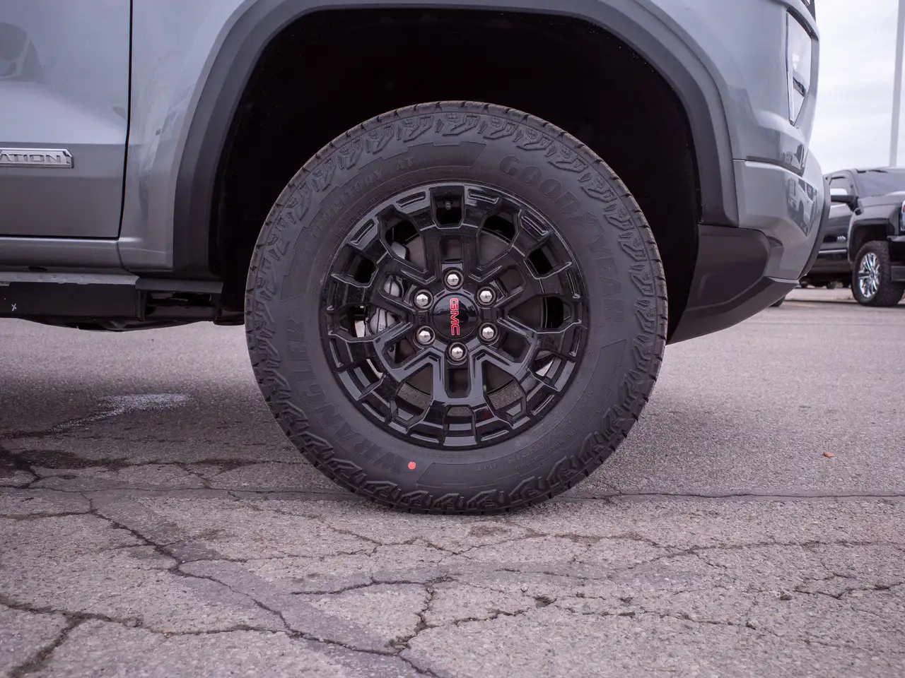 GMC Canyon снимка GMC Canyon
