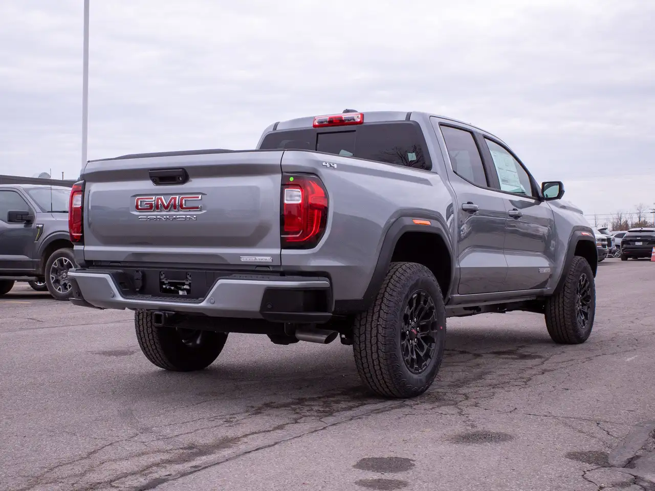 GMC Canyon снимка GMC Canyon