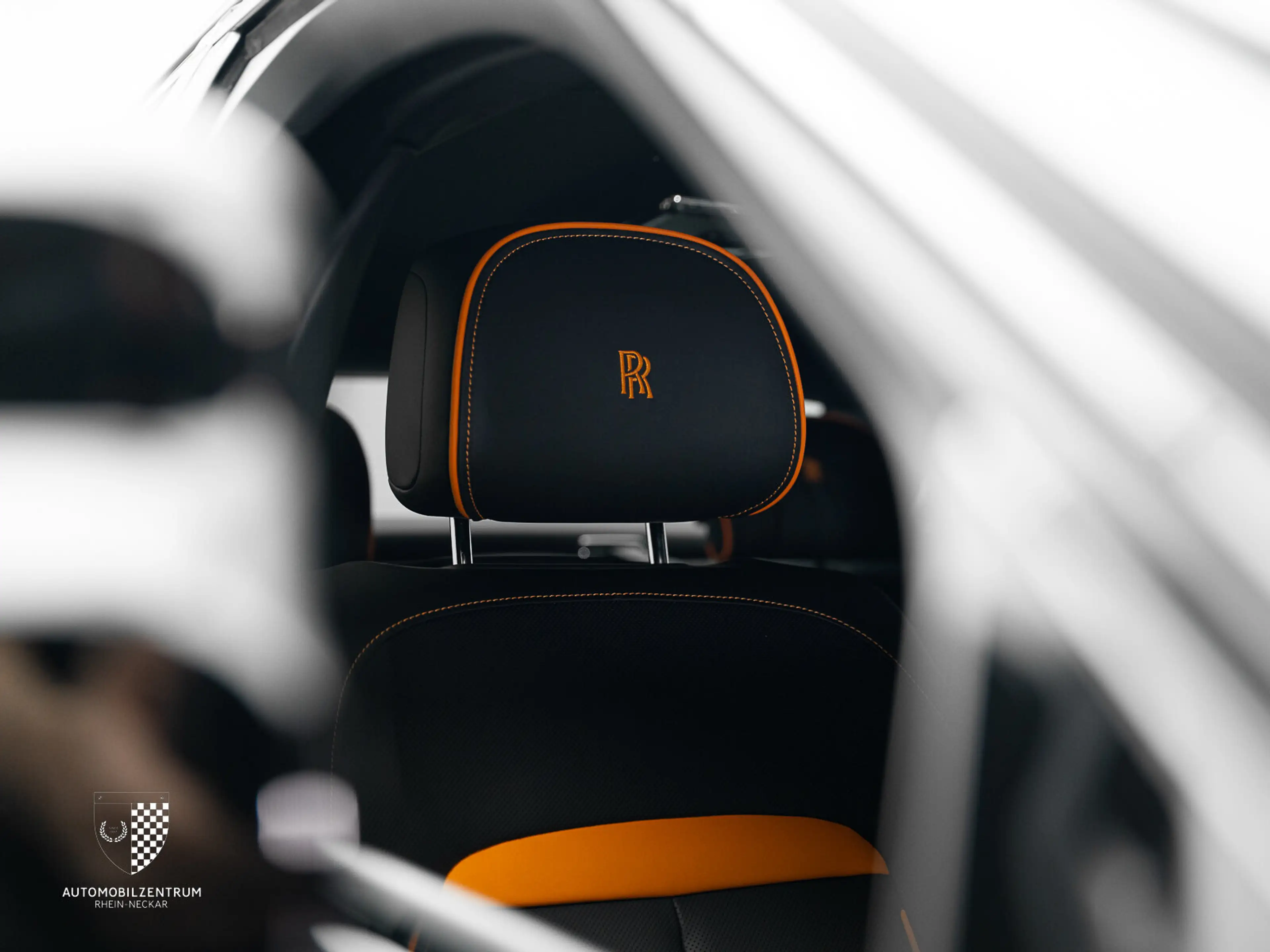 Rolls-Royce Ghost Ghost Black Badge Coachline/Starburst/Bespoke — photo 13