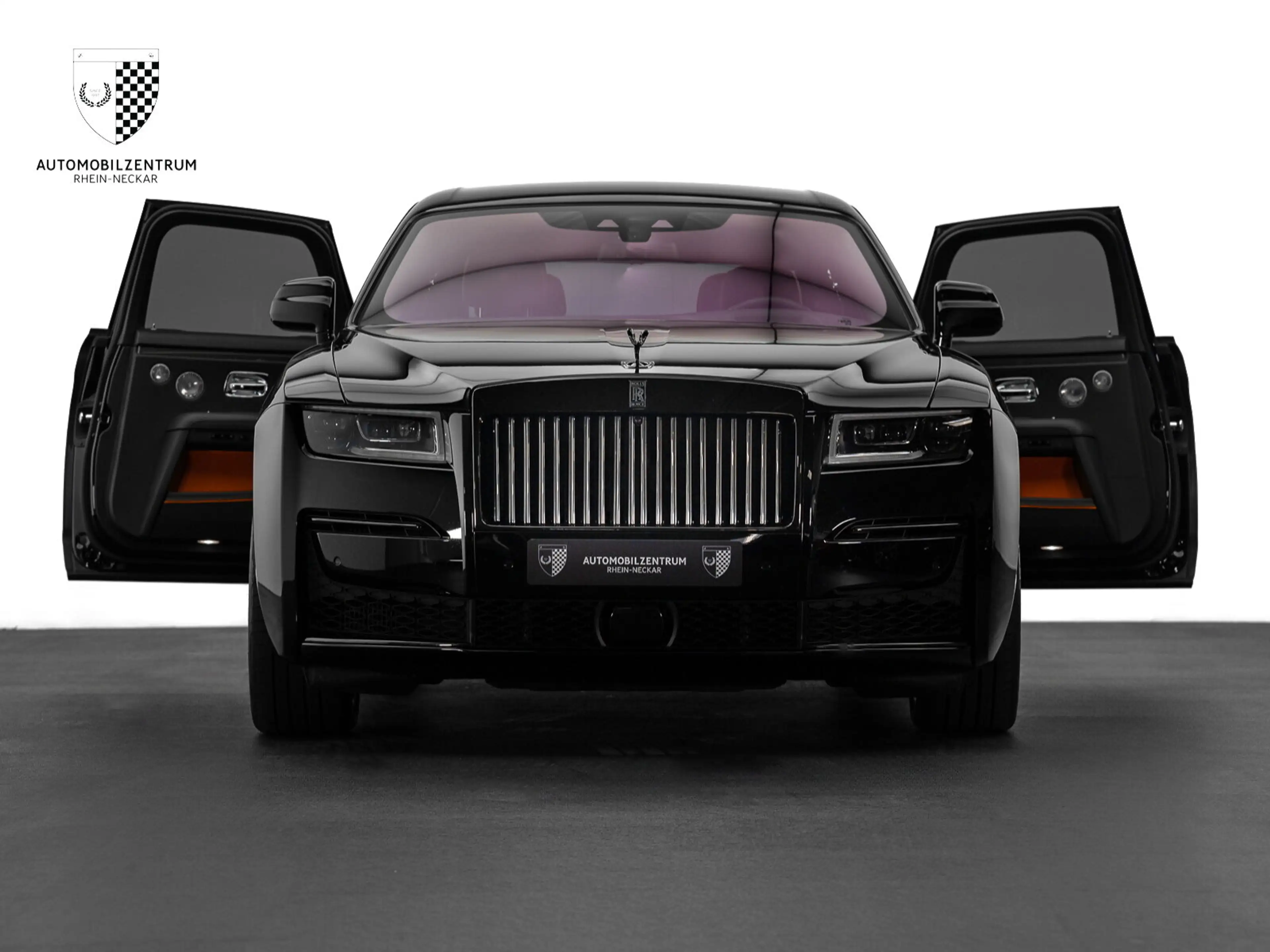 Rolls-Royce Ghost Ghost Black Badge Coachline/Starburst/Bespoke — photo 3