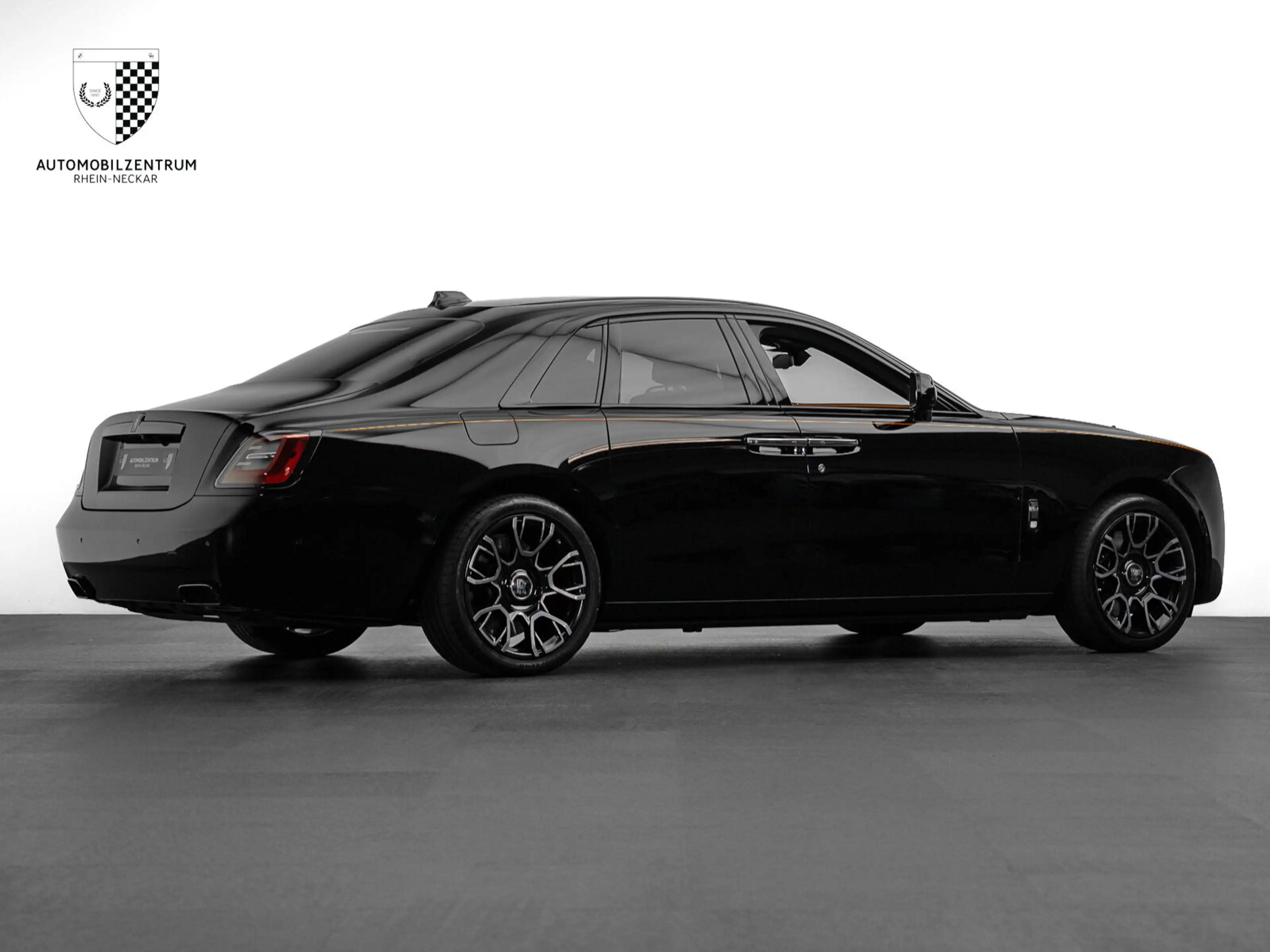 Rolls-Royce Ghost Ghost Black Badge Coachline/Starburst/Bespoke — photo 8