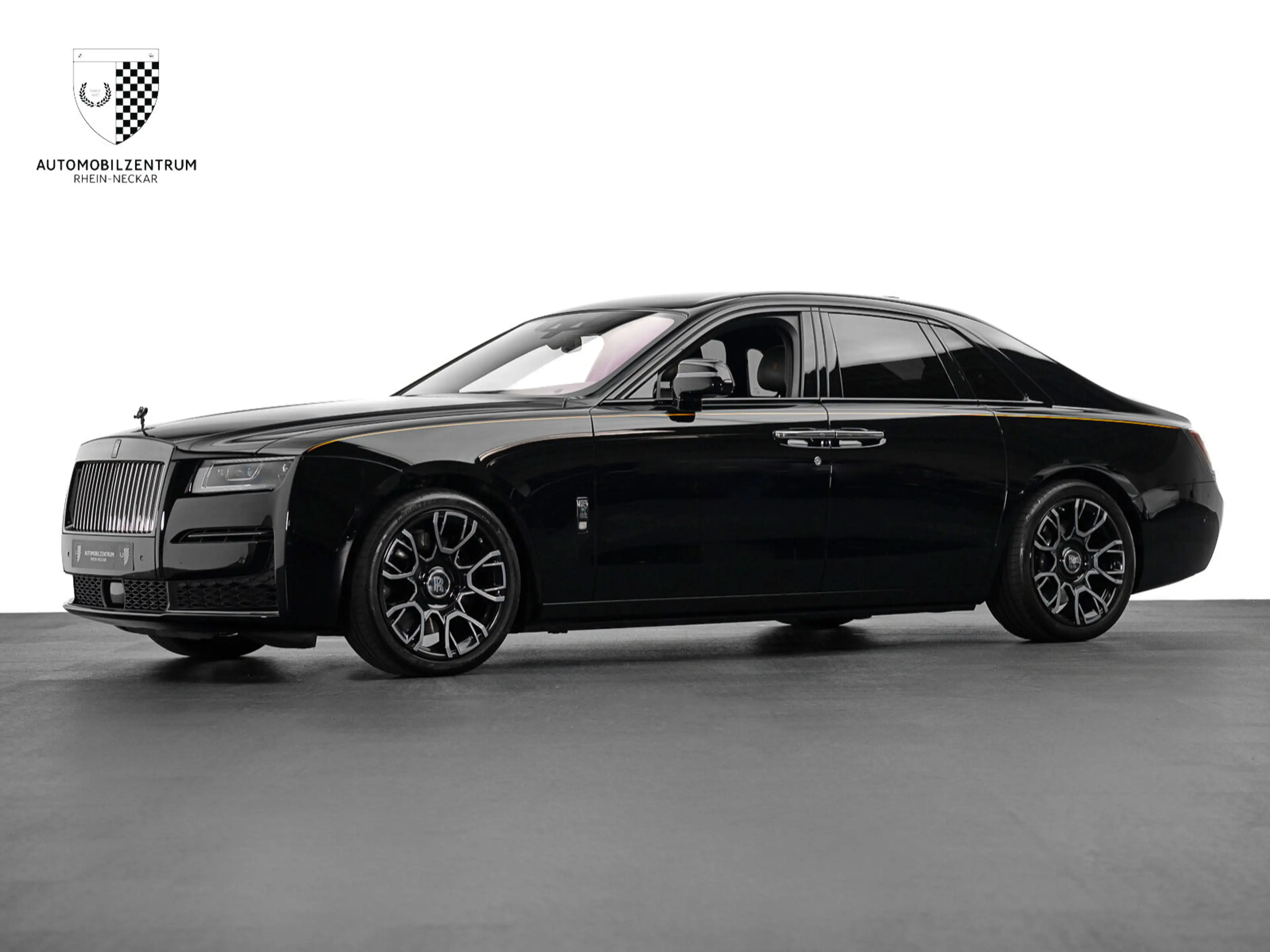 Rolls-Royce Ghost Ghost Black Badge Coachline/Starburst/Bespoke — photo 4