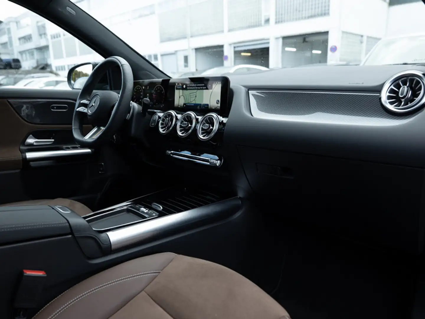 Mercedes-Benz GLA 220 4MATIC AMG-Sport+Pano+Distr+MLB+Night Schwarz - 2