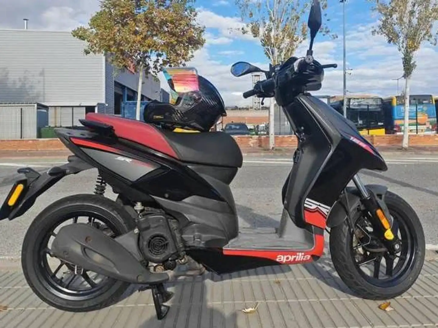 Aprilia SR 125 Negro - 1