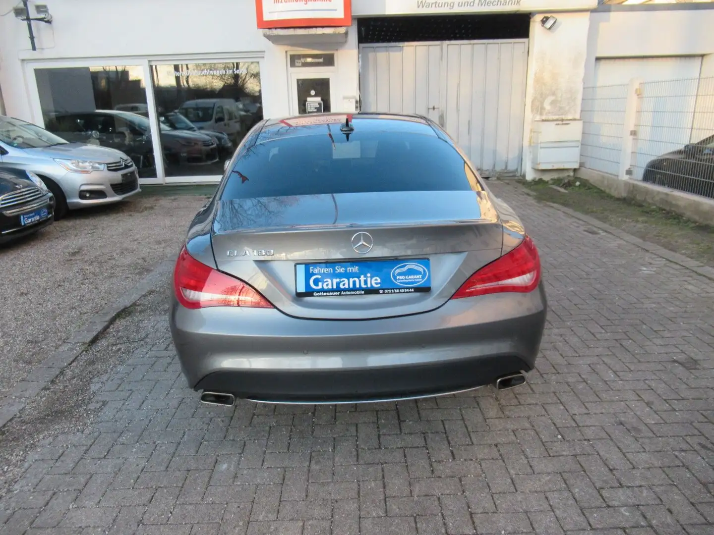 Mercedes-Benz CLA 180 Aus 1 Hand Grau - 2