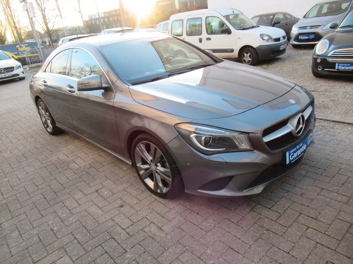 Mercedes-Benz CLA 180 Aus 1 Hand Grau - 1