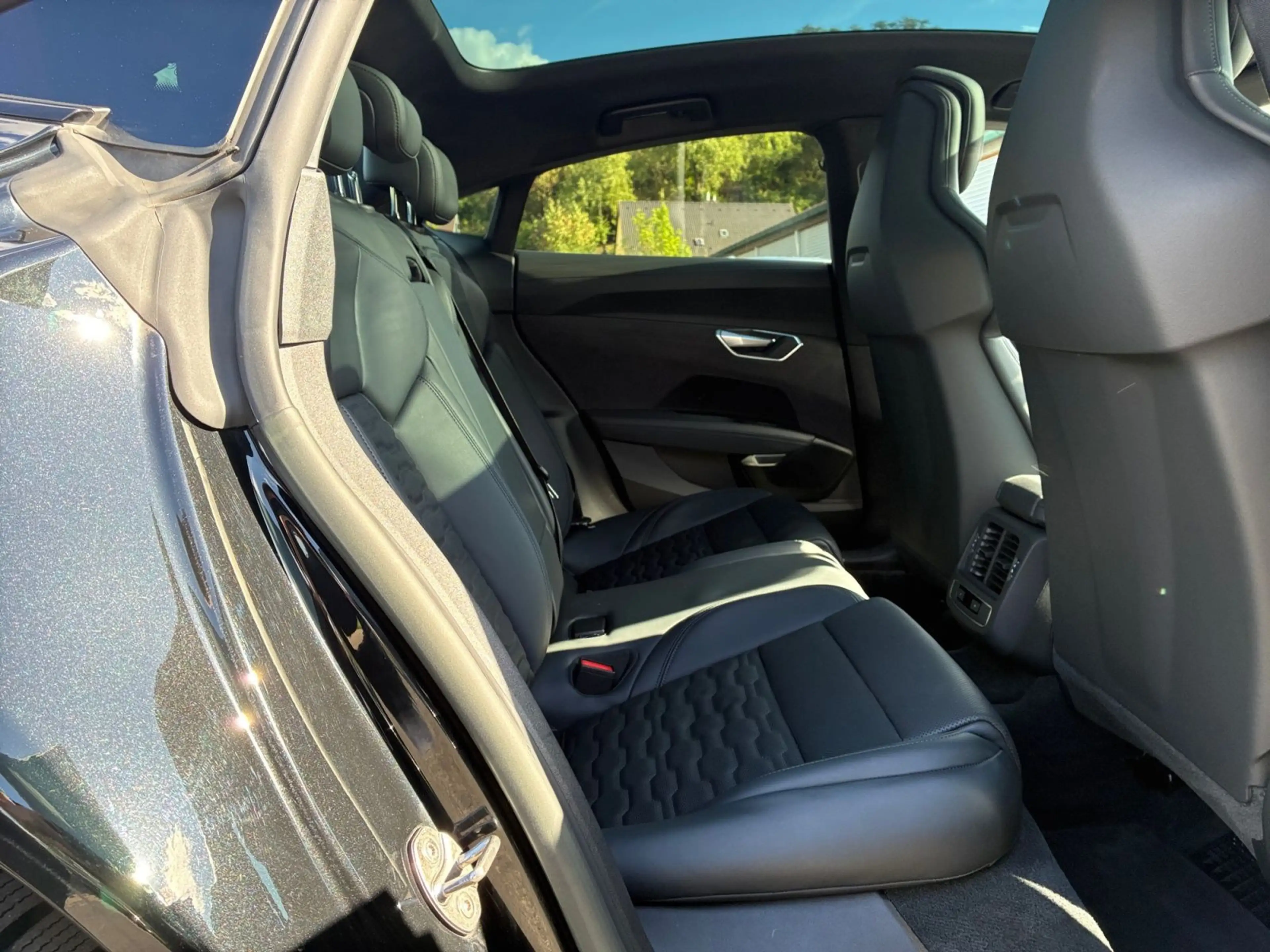 Audi RS e-tron GT quattro / Pano, Matrix-Laser, B&O — photo 15