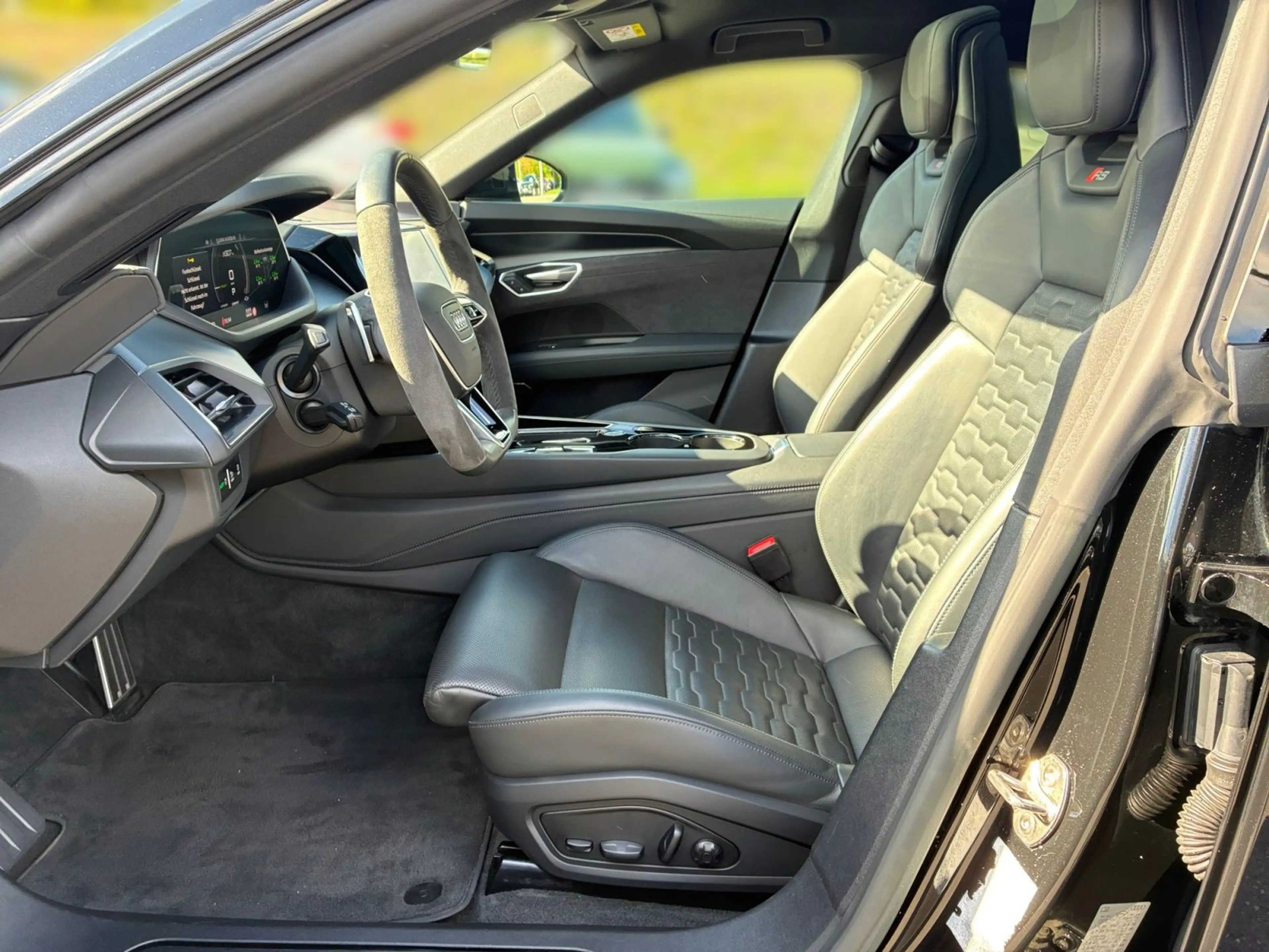 Audi RS e-tron GT quattro / Pano, Matrix-Laser, B&O — photo 13