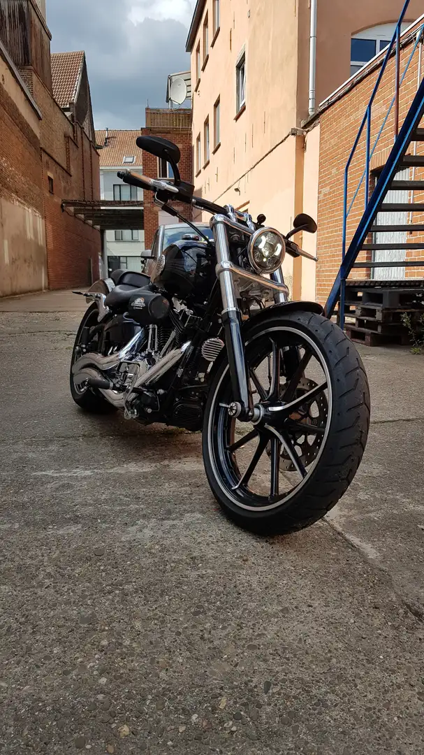 Harley-Davidson Breakout Noir - 1
