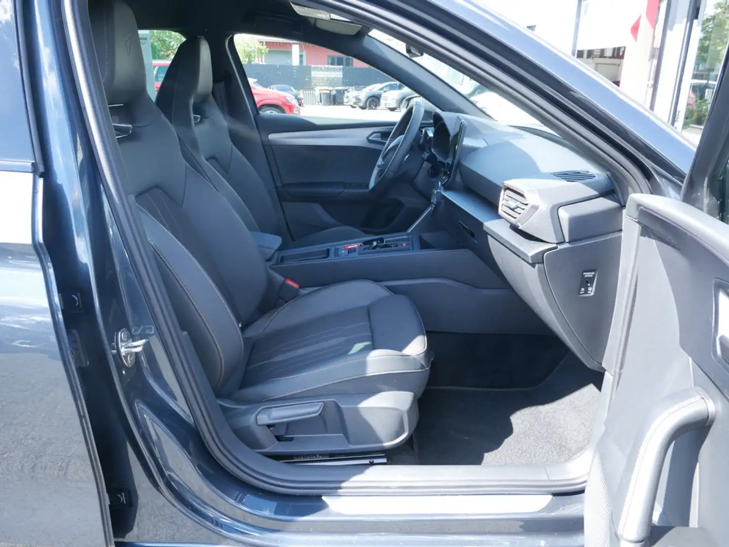 CUPRA Leon 2.0 TSI VZ DSG BEATS KAMERA NAVI ACC LED Grau - 2