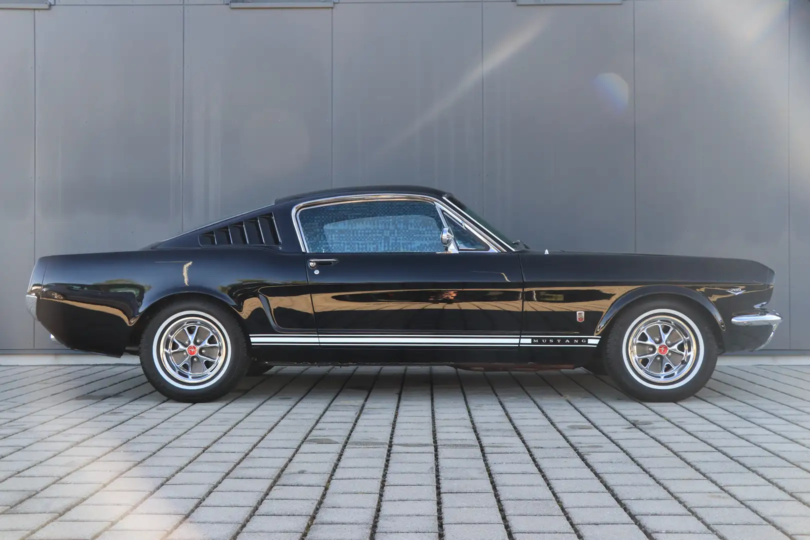 Ford Mustang GT Fastback V8 Vollrestauration in Deutschland Schwarz - 2